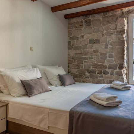 Camenno Apartments-The Heart Of Diocletian'S Palace-Open All Winter! Split Bagian luar foto