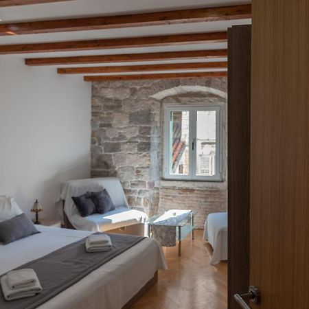 Camenno Apartments-The Heart Of Diocletian'S Palace-Open All Winter! Split Bagian luar foto