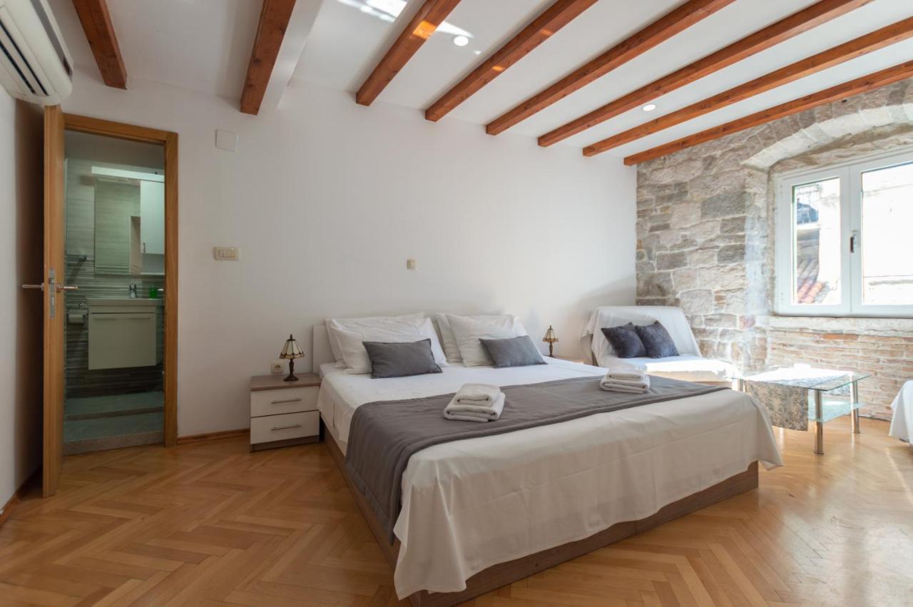 Camenno Apartments-The Heart Of Diocletian'S Palace-Open All Winter! Split Bagian luar foto
