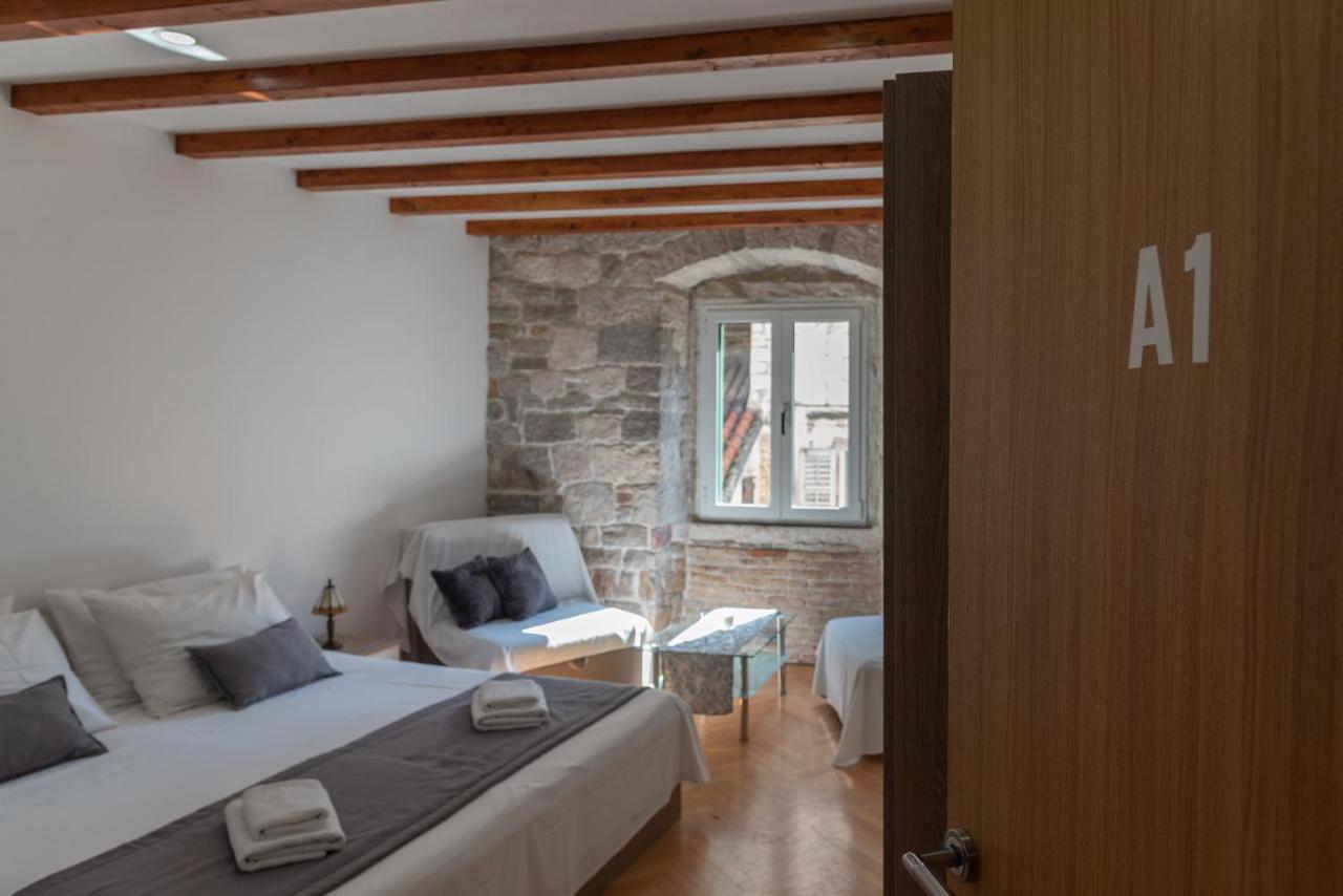 Camenno Apartments-The Heart Of Diocletian'S Palace-Open All Winter! Split Bagian luar foto