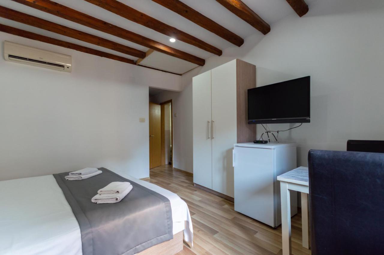 Camenno Apartments-The Heart Of Diocletian'S Palace-Open All Winter! Split Bagian luar foto