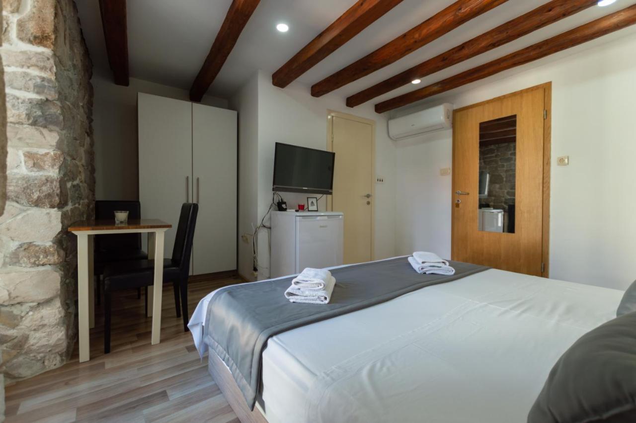 Camenno Apartments-The Heart Of Diocletian'S Palace-Open All Winter! Split Bagian luar foto