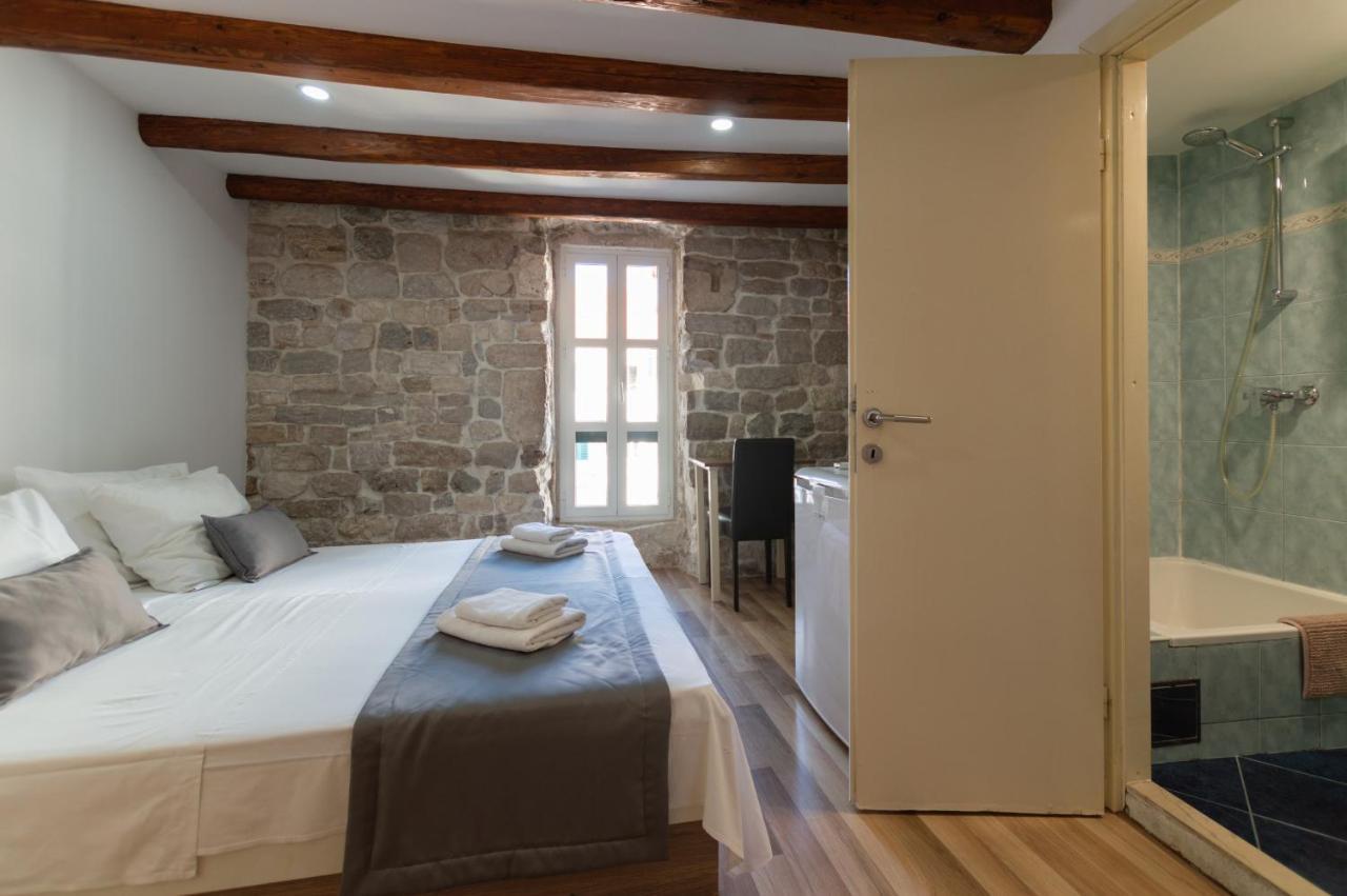 Camenno Apartments-The Heart Of Diocletian'S Palace-Open All Winter! Split Bagian luar foto
