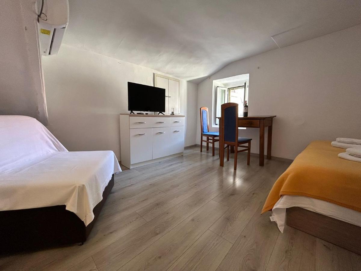 Camenno Apartments-The Heart Of Diocletian'S Palace-Open All Winter! Split Bagian luar foto