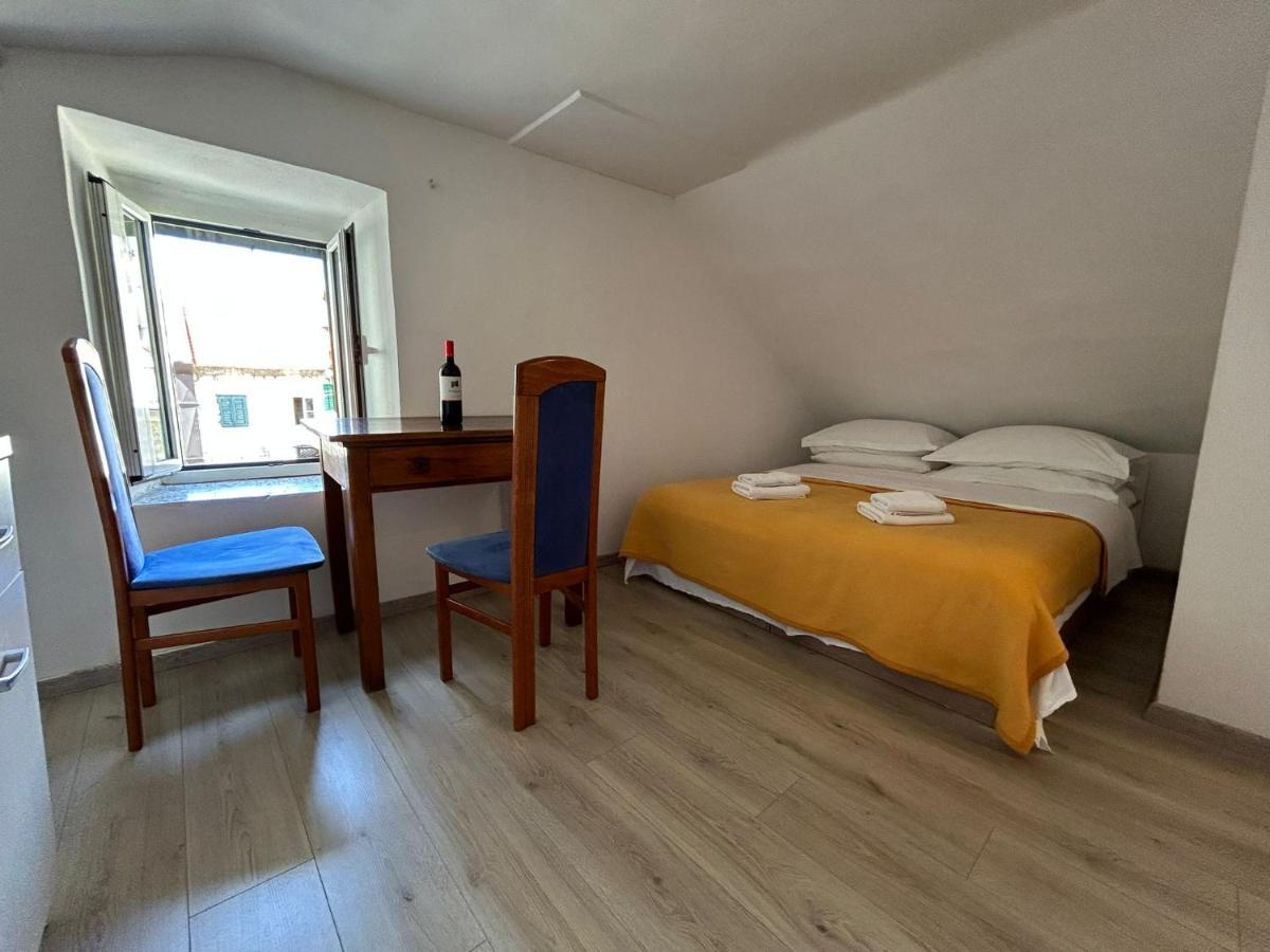 Camenno Apartments-The Heart Of Diocletian'S Palace-Open All Winter! Split Bagian luar foto